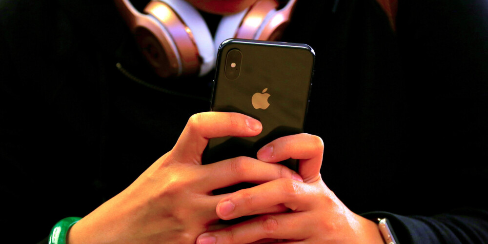 Itālijā soda "Apple" un "Samsung" par tīšu darbības palēnināšanu telefonos