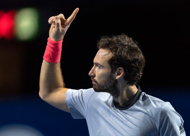 Gulbis arī Bāzelē pārspēj Soku un atgriežas pasaules ranga pirmajā simtā