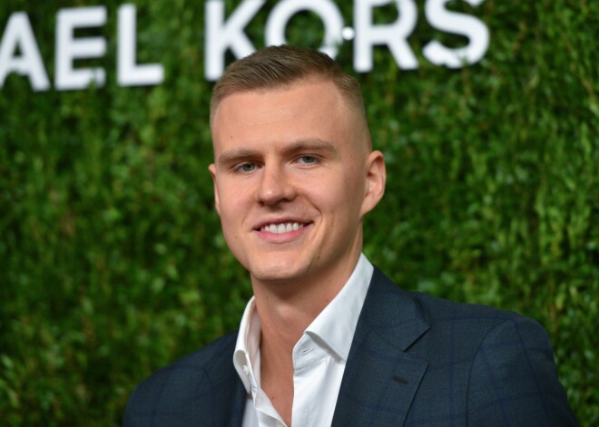 Kristaps Porziņģis labdarības pasākumā "Golden Heart Awards".