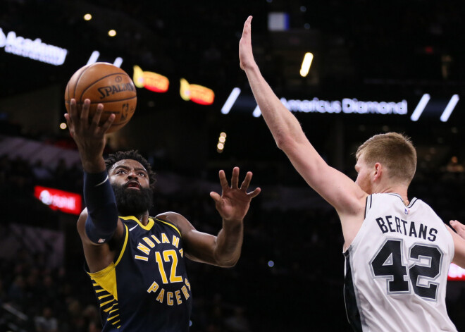 Bertānam septiņi punkti "Spurs" zaudējumā pret "Pacers"