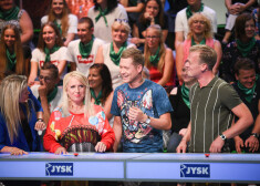 FOTO: ieskaties, kā šovakar TV spēlē "Es mīlu Tevi, Latvija!" jautrosies Eilands, Lepers, Sējāns un Rajecka