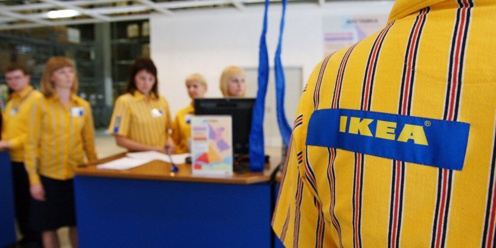 IKEA spiesta atvainoties par strīdīgu reklāmu Krievijā, kurā sievietes salīdzinot ar suņiem