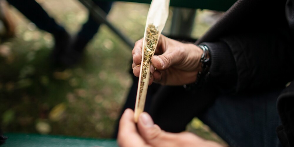 Par spīti legalizācijai atsevišķas Āzijas valstis brīdina pilsoņus nelietot Kanādā marihuānu