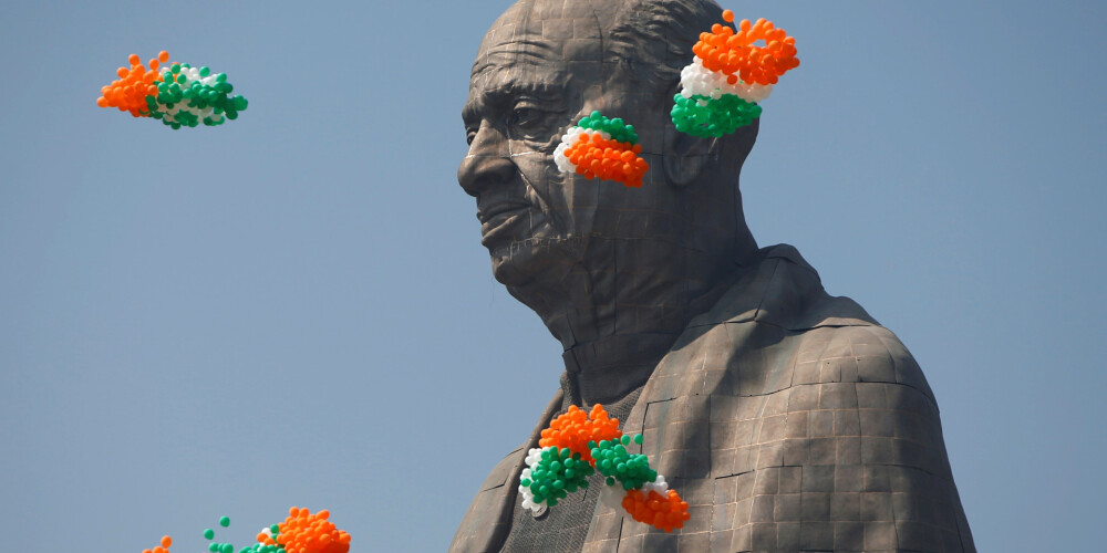 Indijā atklāj 378 miljonus eiro vērtu pasaulē augstāko statuju