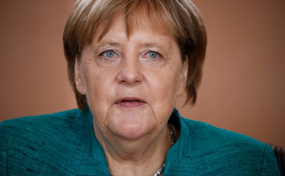 CDU līdera amata pretendents kritizē Merkeles migrācijas politiku