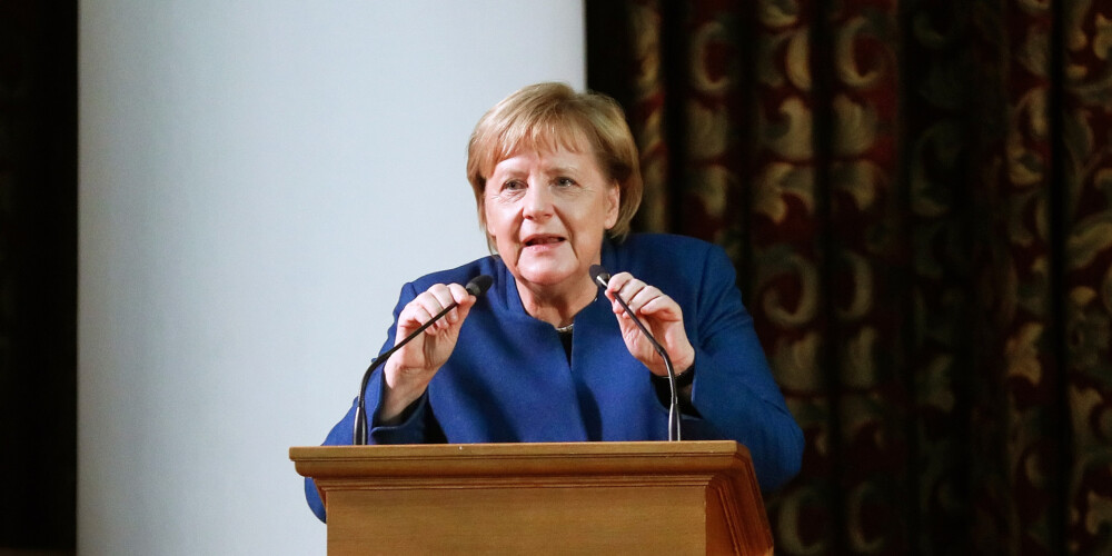 Merkele Kijevā sola saglabāt Krievijai noteiktās sankcijas