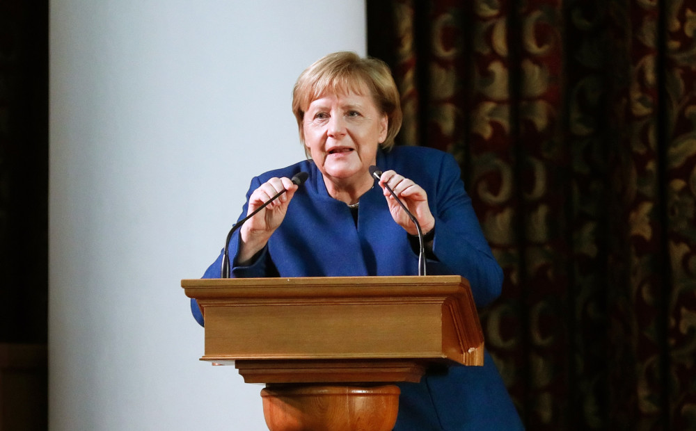 Merkele Kijevā sola saglabāt Krievijai noteiktās sankcijas