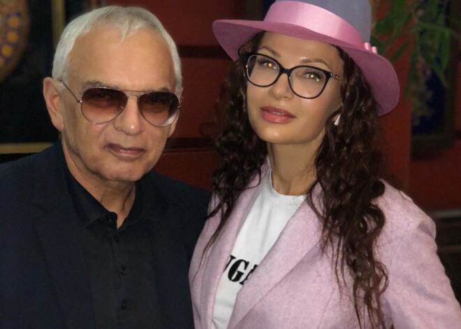 Беременная Эвелина Бледанс попросила поклонников выбрать ей жениха