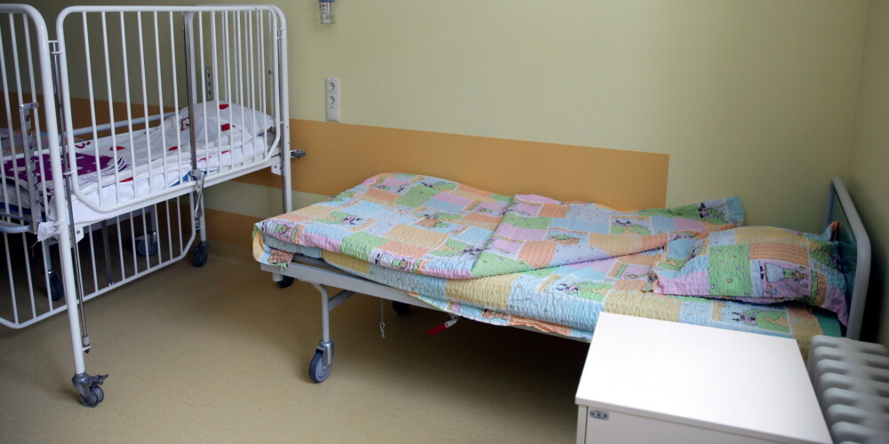 Nereti vecāki pat iesnu gadījumā bērnu ved uz slimnīcu. Mediķi aicina izvērtēt katru saslimšanas gadījumu