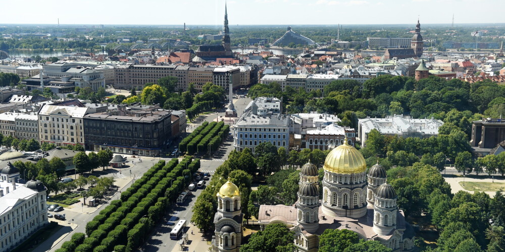 Skats uz Vecrīgu un Rīgas Kristus Piedzimšanas katedrāli.