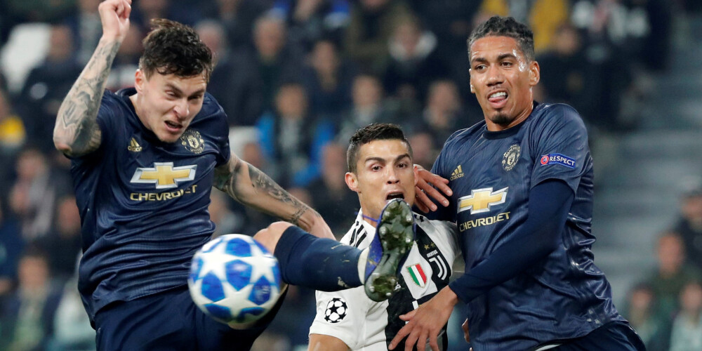 Mančestras "United" mača nogalē gūst divus vārtus un izrauj uzvaru pār "Juventus"