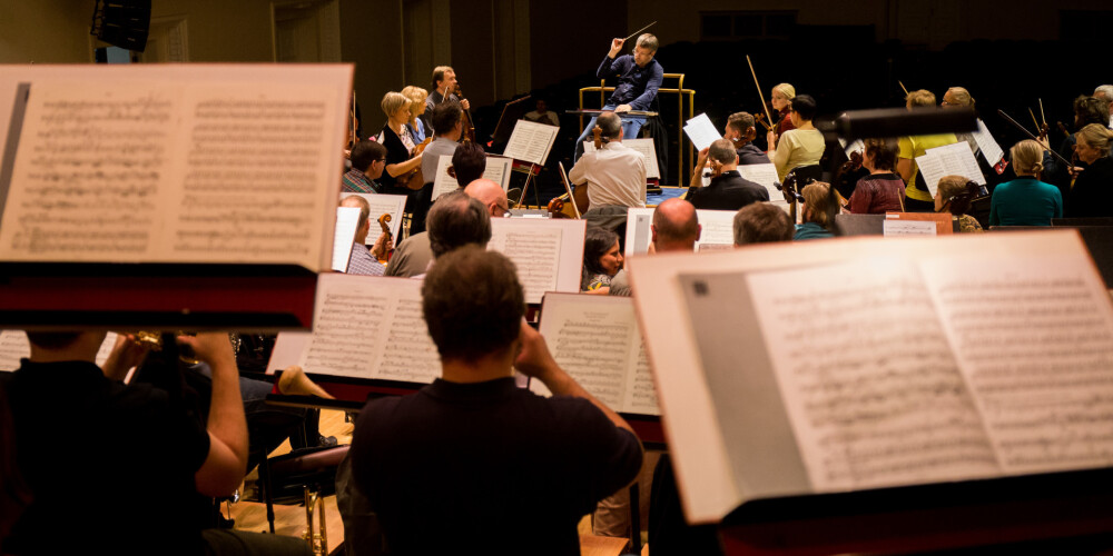Igaunijas Valsts simfoniskā orķestra mūziķi vienā nedēļā sniegs simts koncertus, tostarp Rīgā