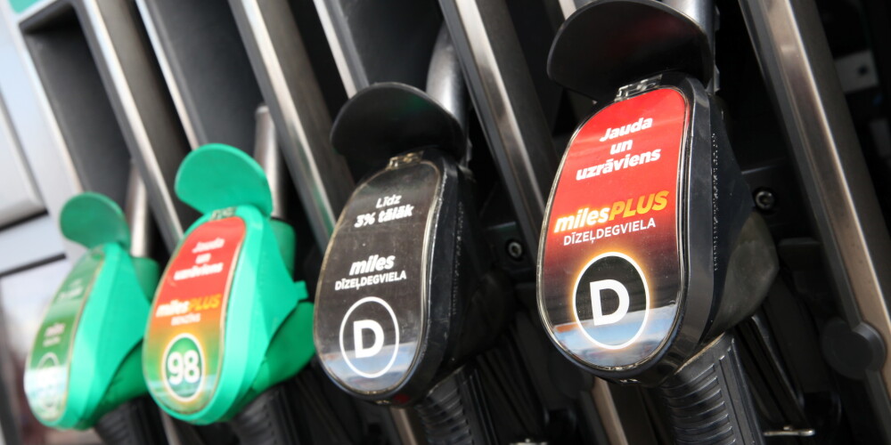 Degvielas cenu pieaugums joprojām būtiski ietekmē inflāciju Latvijā