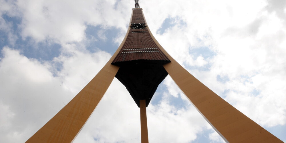Valsts simtgadē Zaķusalas TV tornī pacels visu laiku lielāko Latvijas karogu