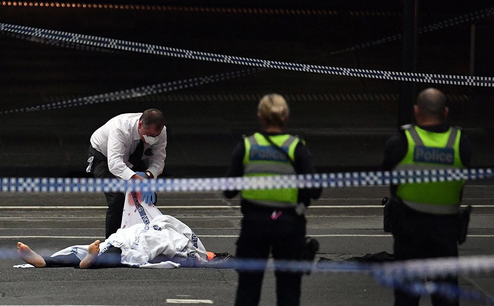 Terorists, kurš ar nazi Melburnā uzbruka cilvēkiem, bija plānojis sarīkot arī sprādzienu