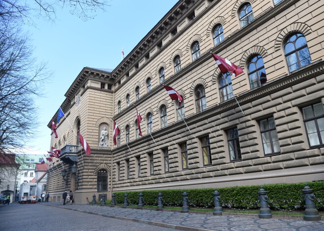 Lai varētu algot 31 darbinieku, 13.Saeimas frakcijām būs pieejami 36 323 eiro ik mēnesi