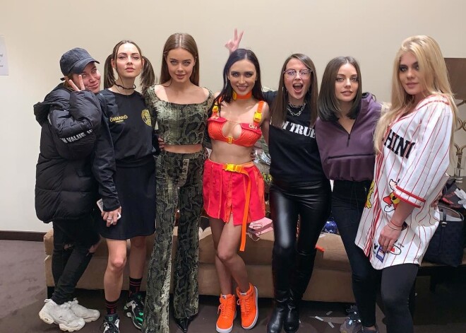 Все, кроме Темниковой: бывшие солистки SEREBRO пришли на последний концерт с Ольгой Серябкиной