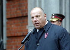Aizsardzības ministrs Raimonds Bergmanis.