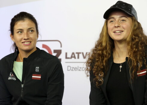 Tenisistes Anastasija Sevastova (no kreisās) un Aļona Ostapenko.