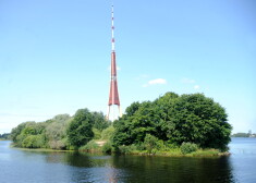 Zaķusala un Latvijas televīzijas tornis.