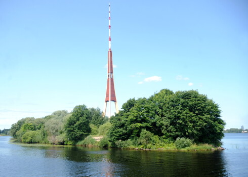 Zaķusala un Latvijas televīzijas tornis.