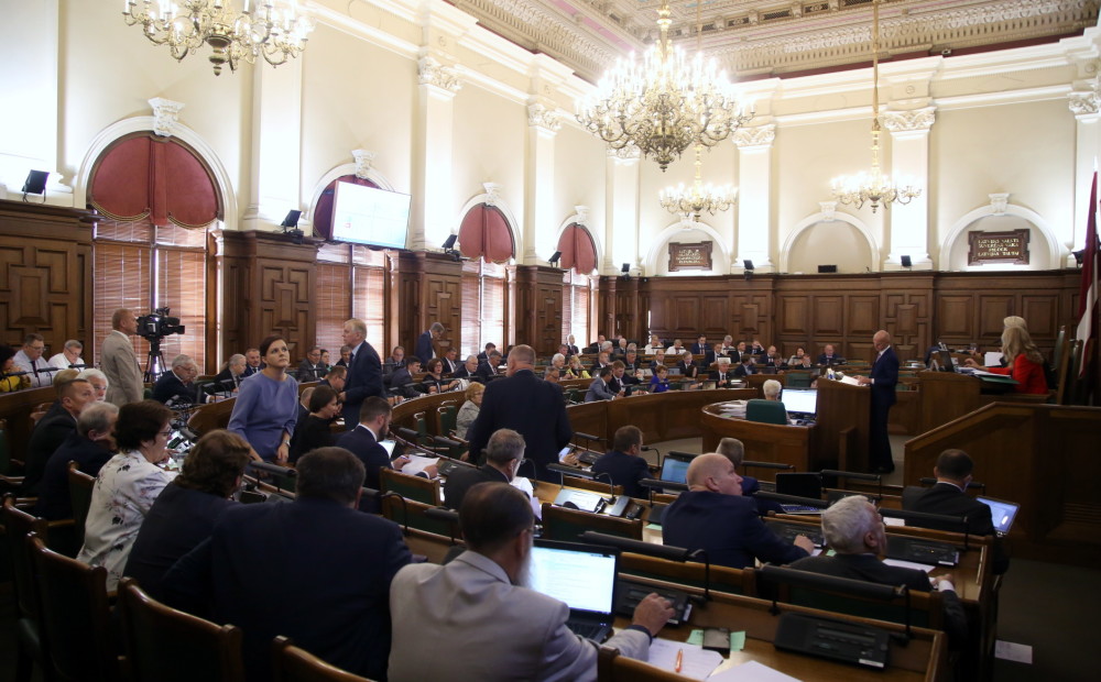 Deputāti apstiprina Saeimas komisiju izveidošanas noteikumus