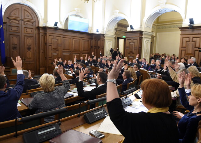 Savāc 10 000 parakstus par kompensāciju atcelšanu Saeimā nepārvēlētiem deputātiem