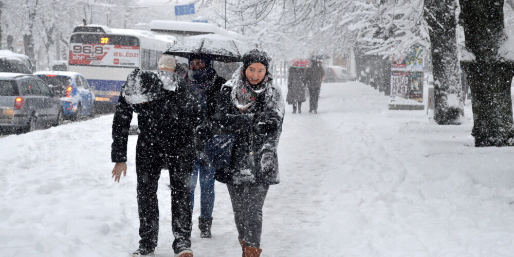 Rudenīgos laikapstākļus drīz nomainīs īsta ziema: sinoptiķu prognoze turpmākajām dienām