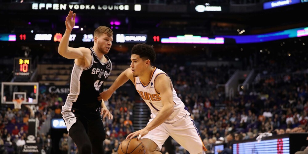 Bertānam pieticīgs spēles laiks "Spurs" zaudējumā "Clippers" komandai