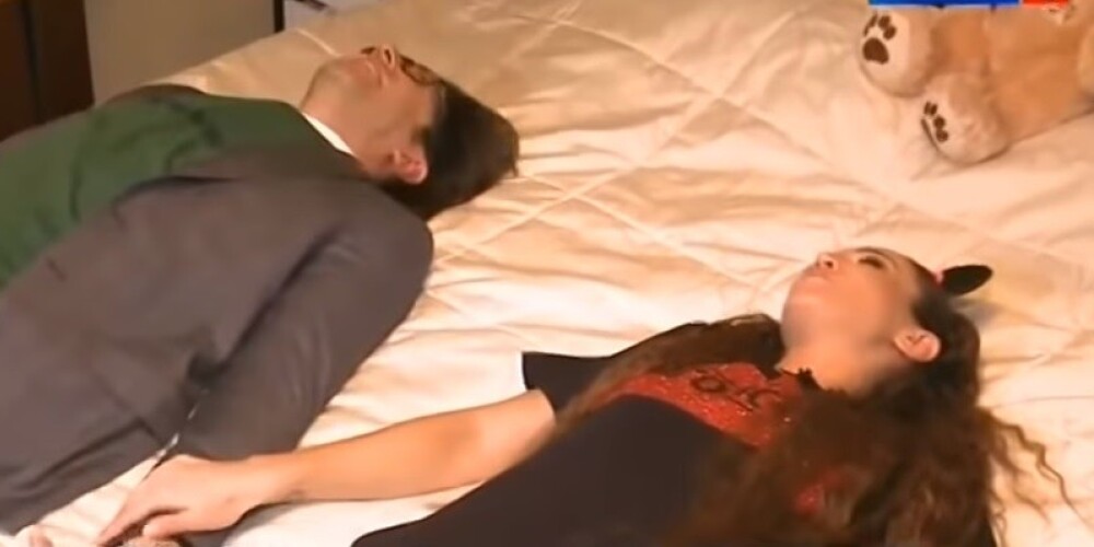 Наташа, прости!: Малахов извинился перед женой после того, как полежал на кровати с Бузовой