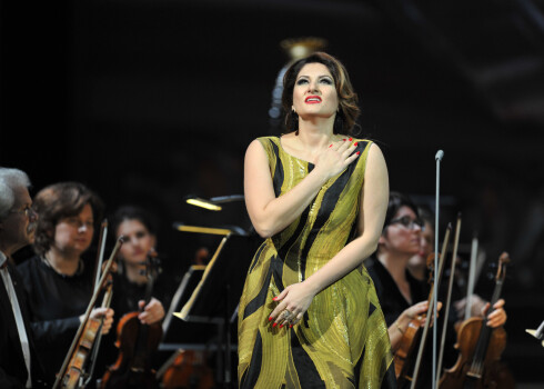 FOTO: Krāšņi izskan koncerti "Mūsu Operai 100"