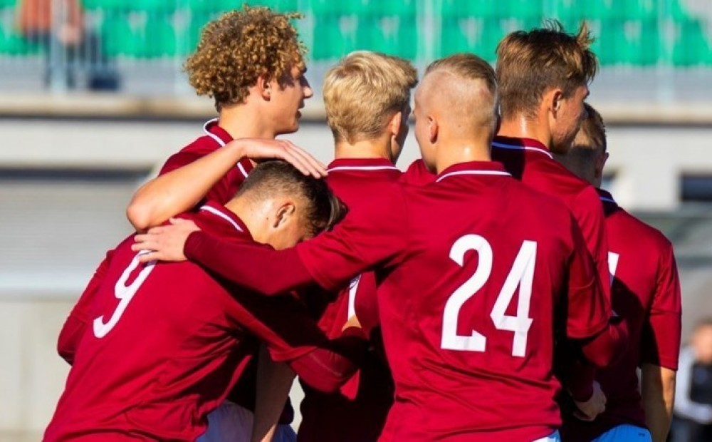 Latvijas U-19 futbolisti izšķirošajā mačā zaudē Kiprai
