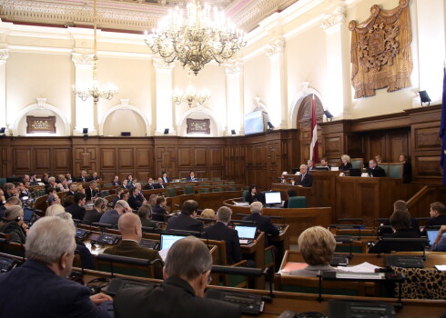 Saeima apstiprina deputātus darbam parlamenta komisijās