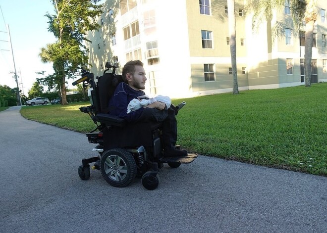 Он был кандидатом на пересадку головы, а теперь у него родился сын!