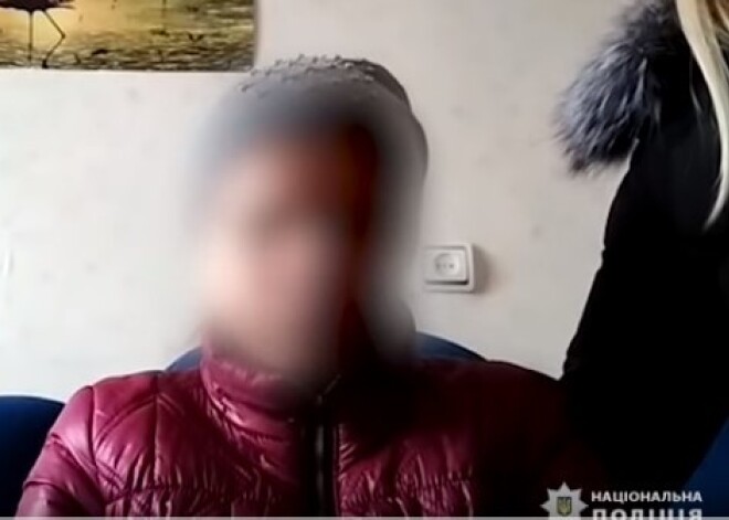 Мужчина насиловал своих дочерей и снимал с ними детское порно, которым торговал в Даркнете