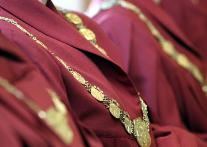 Судью поймали пьяной за рулем в окрестностях Риги, но должность она сохранила