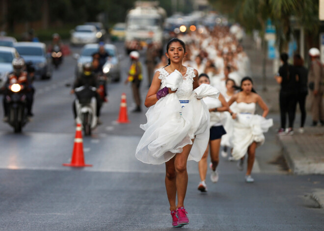 Brides compete during the 'Running of the Brides' race event in Bangkok, Thailand November 24, 2018. The winner receives a fully sponsored wedding as a prize. REUTERS/Soe Zeya Tun