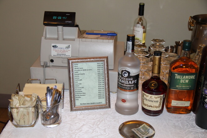 Nosvinēt svētkus teātra ļaudis varēja par šādām cenām.