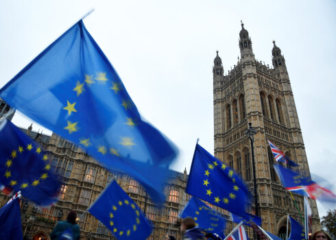 Anti-Brexit demonstrators protest outside the Houses of Parliament in London, Britain, November 26, 2018. REUTERS/Toby Melville