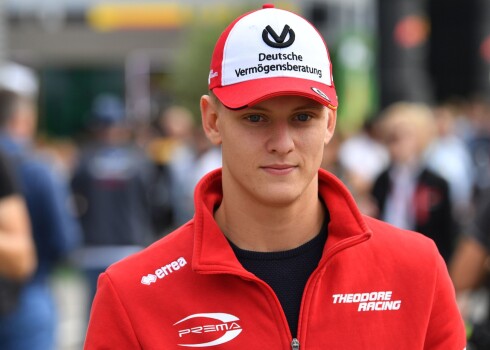 Mihaela Šūmahera dēls paceļas uz "Formula 2" čempionātu