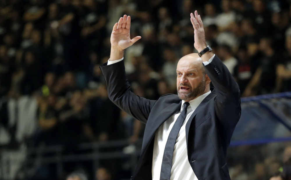 Melnkalnes basketbola izlases treneris sūdzas, ka viņa padotajiem jāgatavojas spēlei pret Latviju kā amatieriem