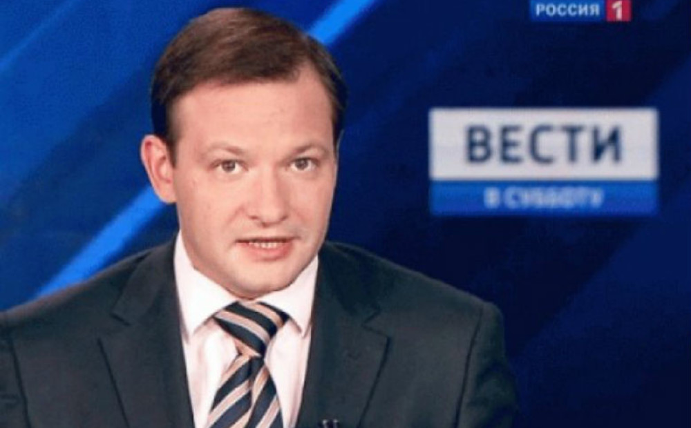 Populārs Krievijas TV diktors atzīstas, ka viņam ir Lielbritānijas pilsonība un dzīvoklis Londonā