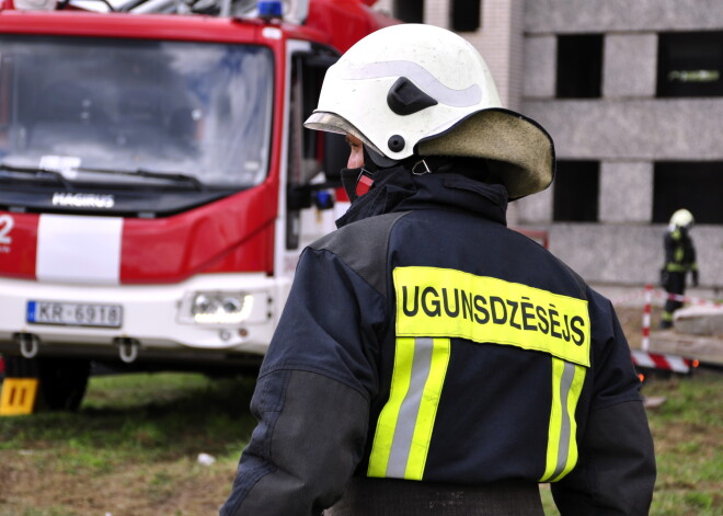 Aizvadītajā diennaktī ugunsgrēkos gājis bojā viens cilvēks un četri cietuši