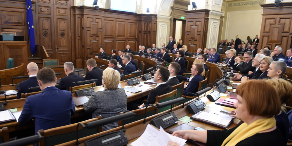 Saeimas komisija atbalsta ierosinājumu par nākamā gada "pagaidu budžetu"