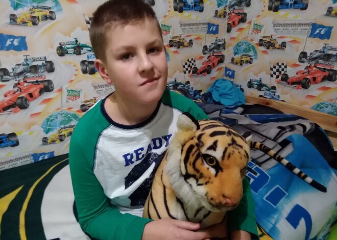 «Он лежал в луже крови у входа в школу. И никого рядом не было»: мальчику, которого сбила машина бывшего полицейского, очень нужна помощь