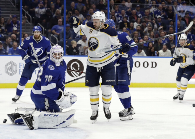 VIDEO: Girgensons gūst otros vārtus sezonā, taču pārtrūkst "Sabres" panākumu sērija