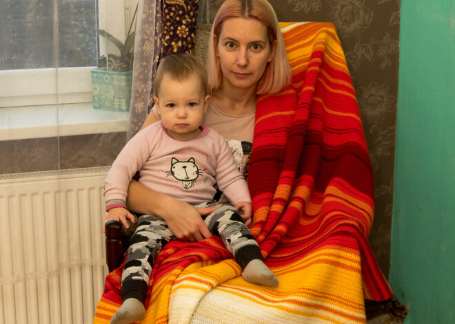 Liepājniece Karīna laika ziņas ietamborē simtgades deķī