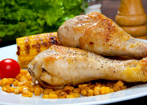 Tā kā kukurūza piešķir ēdienam saldenumu, ar garšvielām nevajag skopoties.