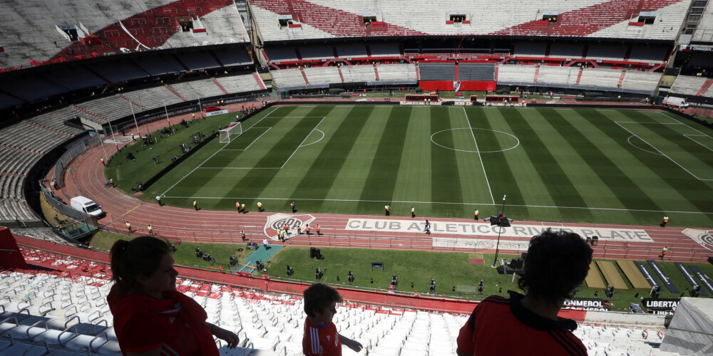 Fani tukšā "River Plate" komandas stadionā.