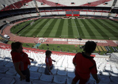 Fani tukšā "River Plate" komandas stadionā.